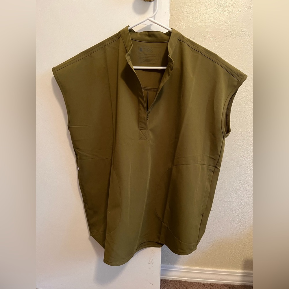women's Martini Olive Rafaela™ - Oversized Scrub Top - S / Martini Olive